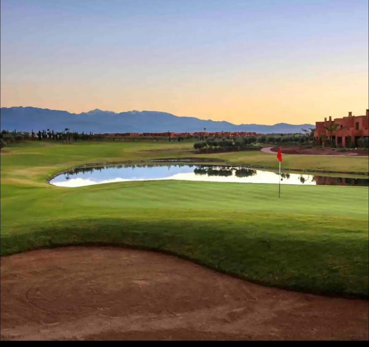 Mini-Villa Situee Dans Une Residence Prestigia A Marrakech, Avec Une Vue Sur La Piscine Et Le Golf Une Securite 24H Sur 24 Et Une Proximite Ideale De L Aeroport 5 Minutes C Est Une Offre Parfaite Pour Des Vacances Marrakesh Esterno foto
