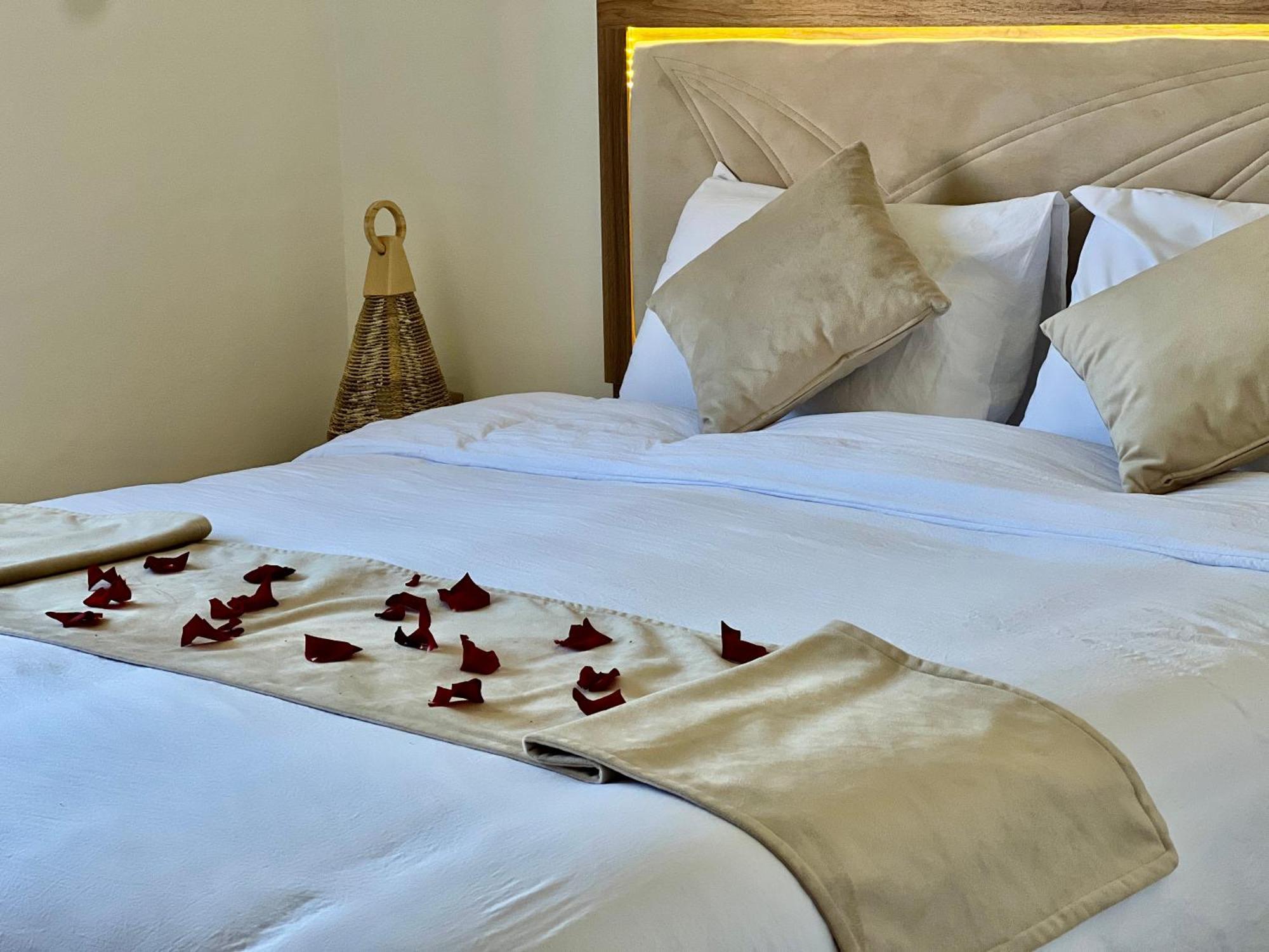 Mini-Villa Situee Dans Une Residence Prestigia A Marrakech, Avec Une Vue Sur La Piscine Et Le Golf Une Securite 24H Sur 24 Et Une Proximite Ideale De L Aeroport 5 Minutes C Est Une Offre Parfaite Pour Des Vacances Marrakesh Esterno foto